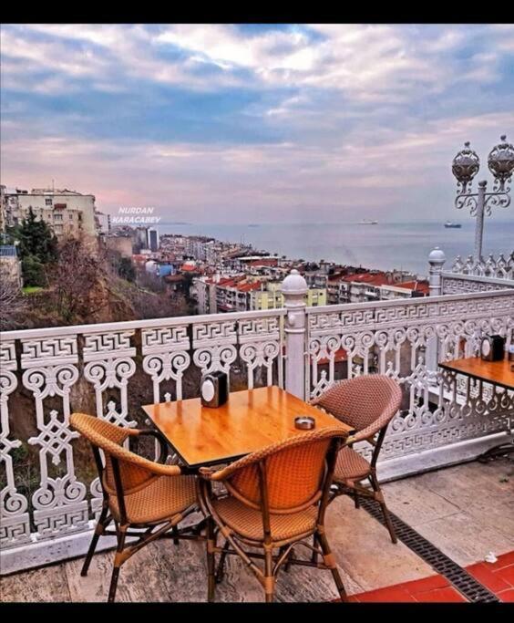 Appartamento 3+1 , Historical Elevator, Warm House Next To Sea Smirne Esterno foto